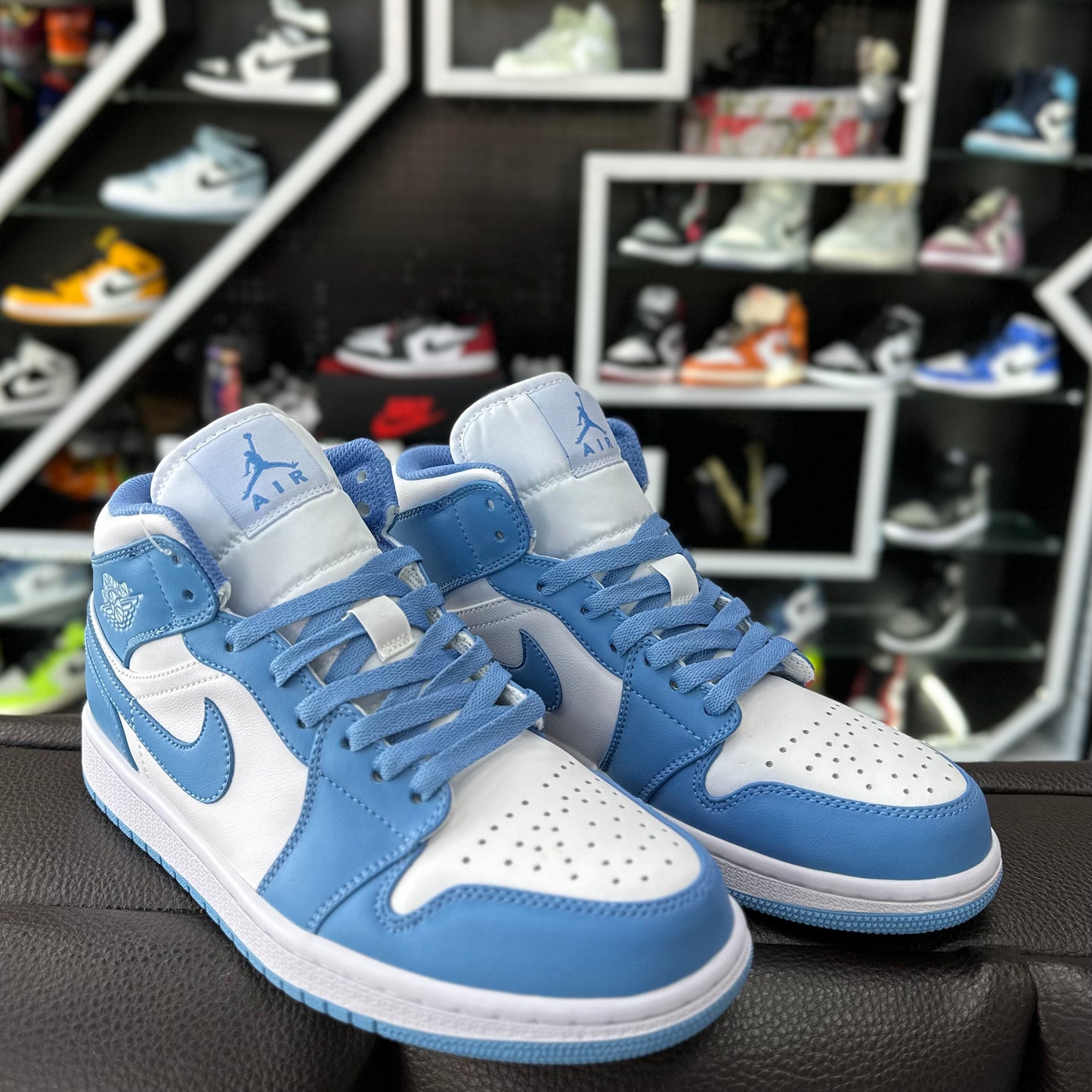 Jordan 1 Mid Unc