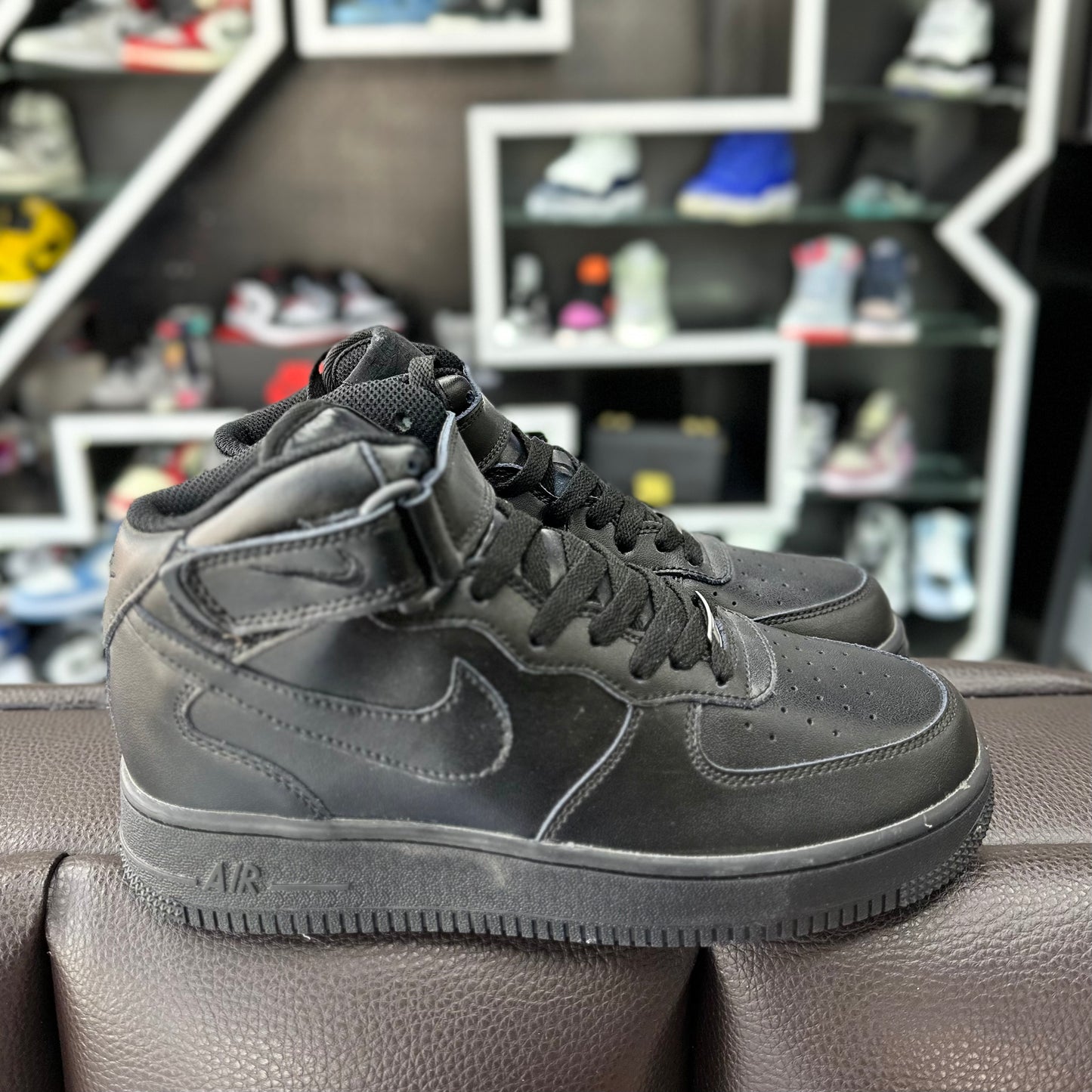 AF1 MID 'TRIPLE BLACK'