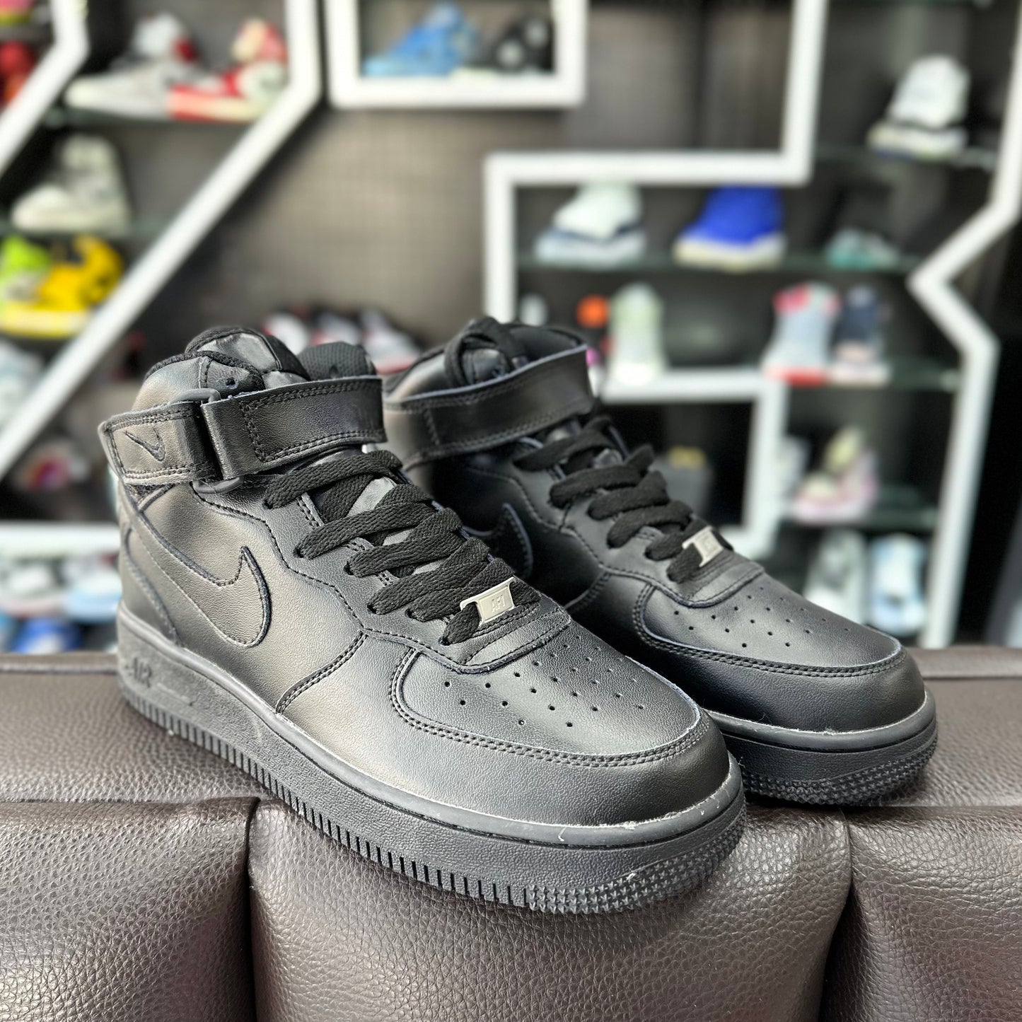 AF1 MID 'TRIPLE BLACK'