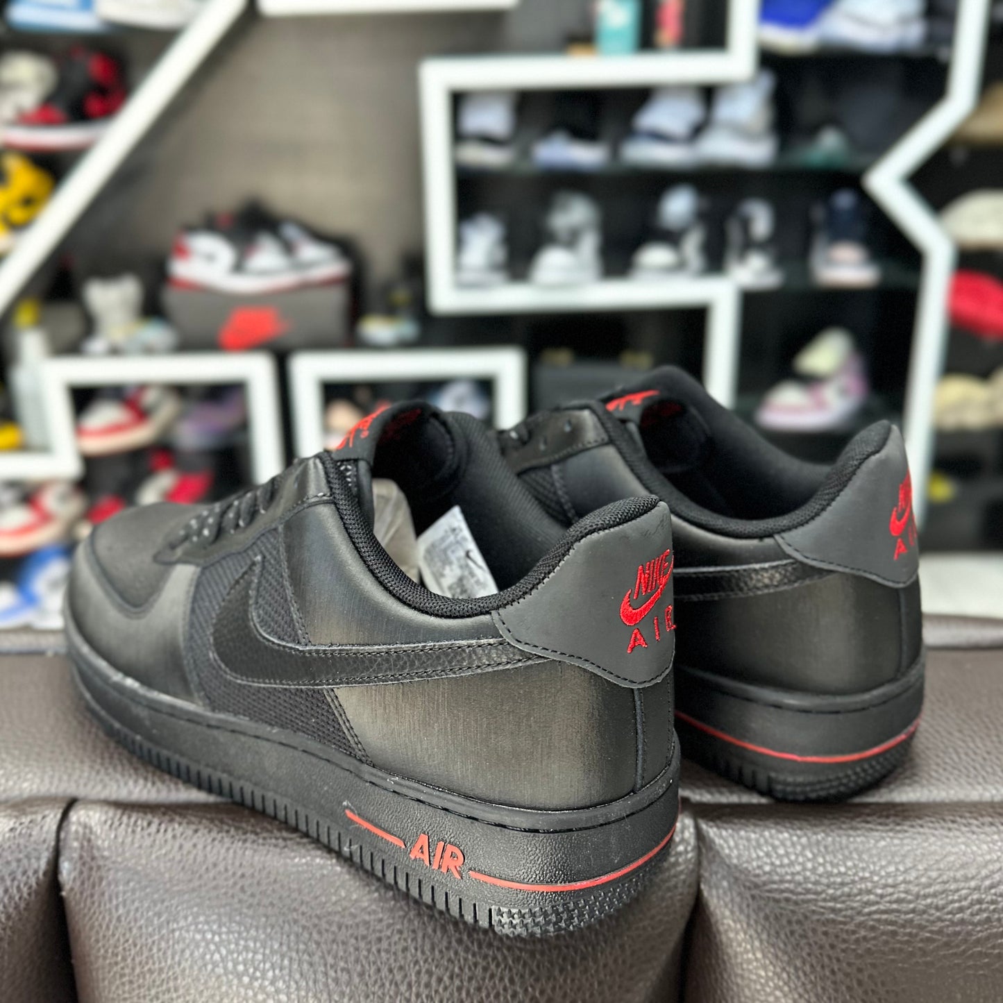 AF1 Low Negro/Rojo Reflectivo