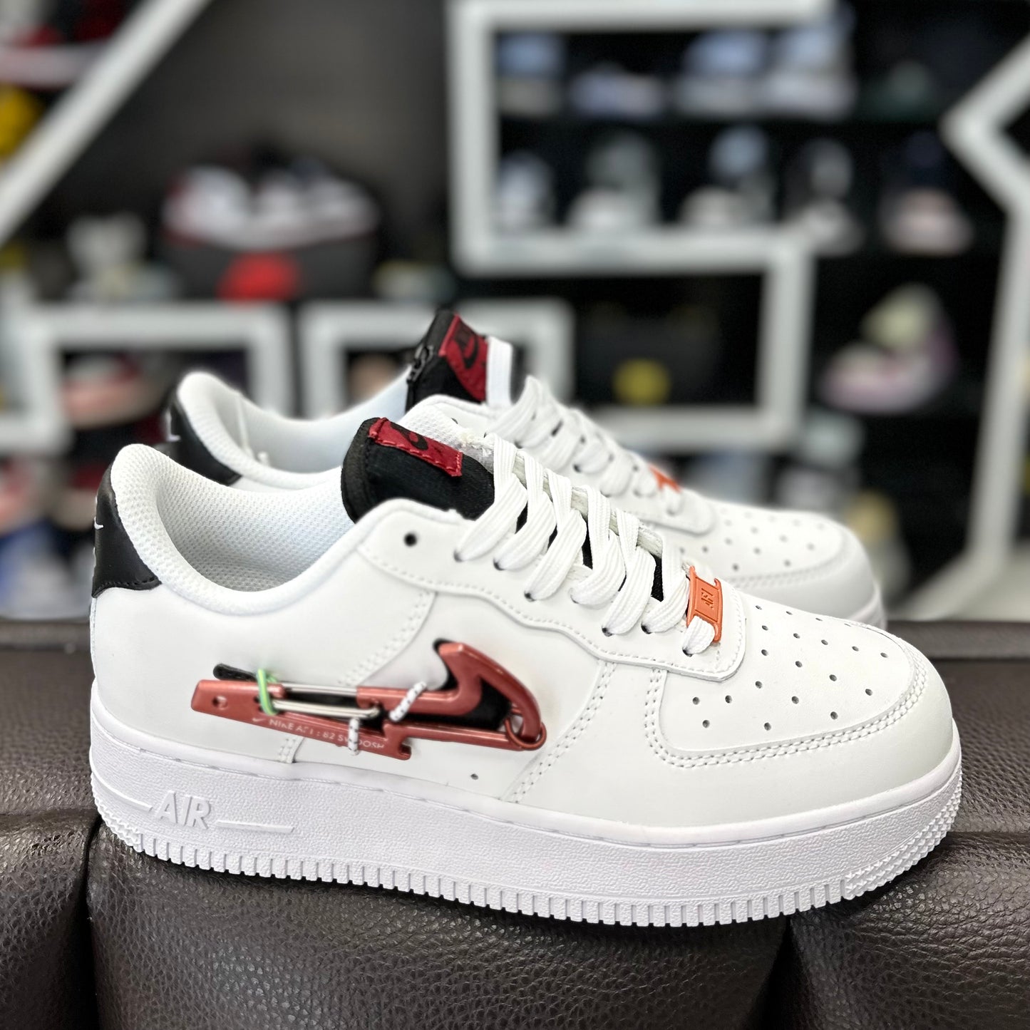 AF1 Low Paloma llavero