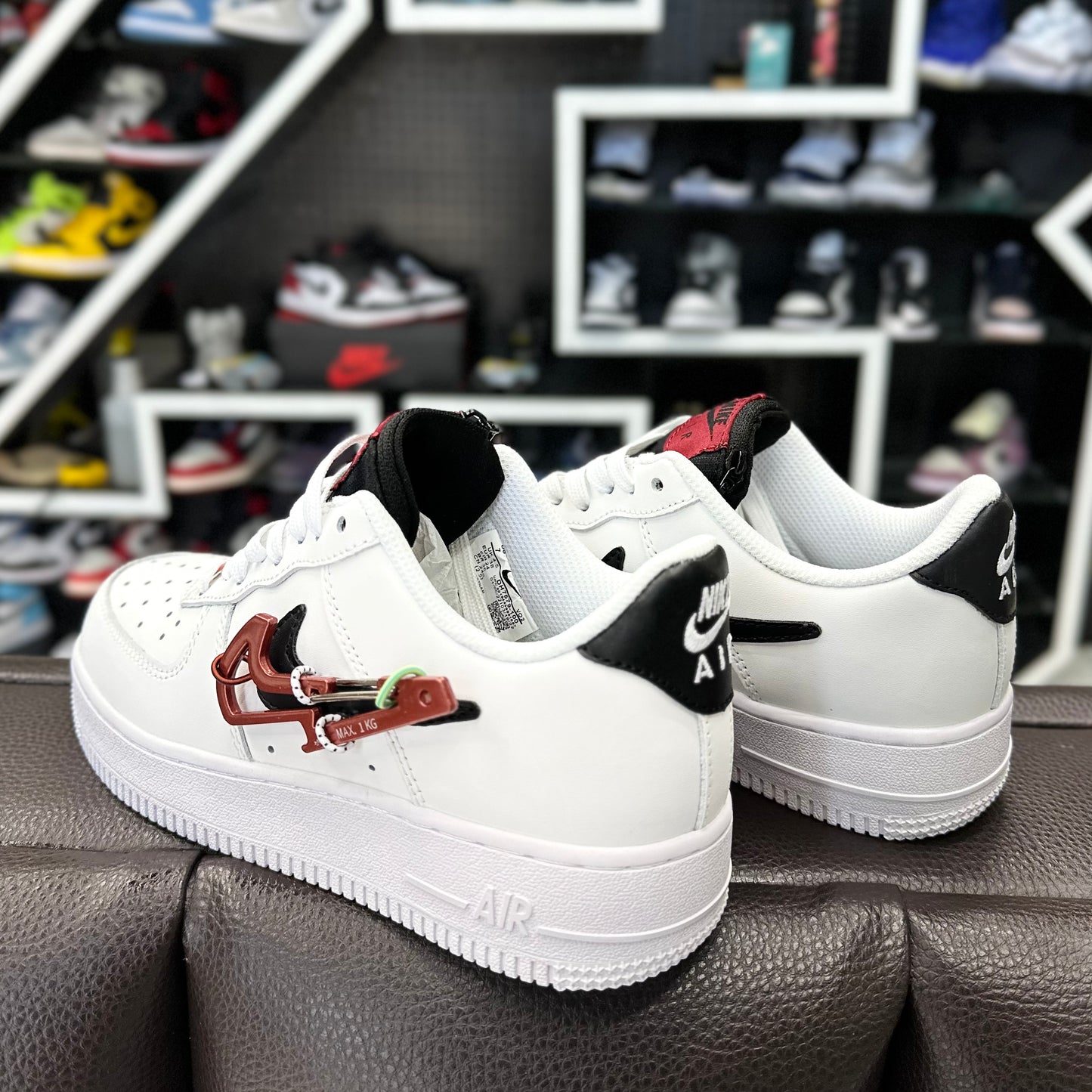 AF1 Low Paloma llavero