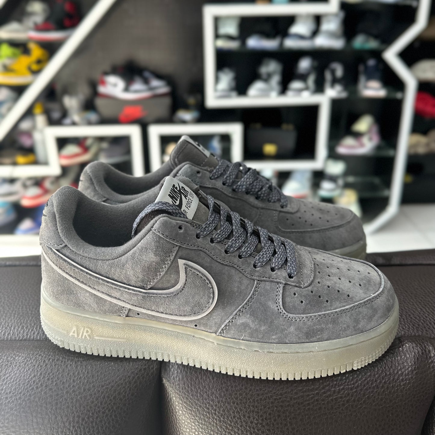 AF1 Low Gris Gamuza