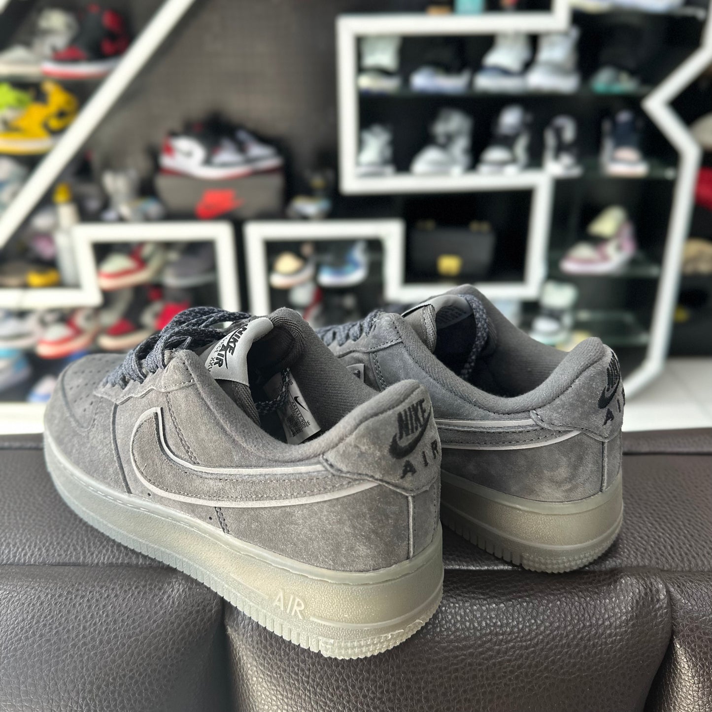 AF1 Low Gris Gamuza