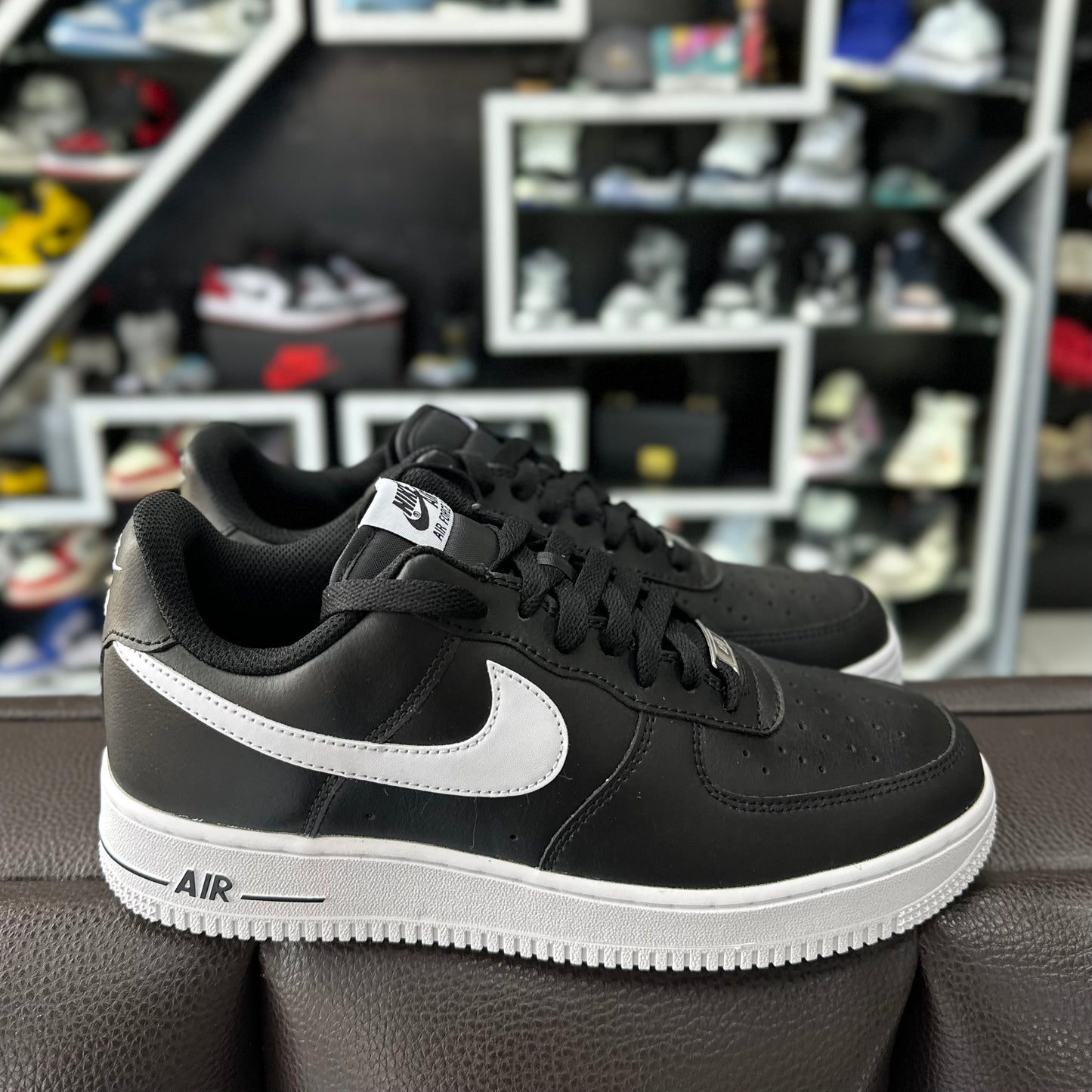 AF1 Low Negro/ Paloma Blanca