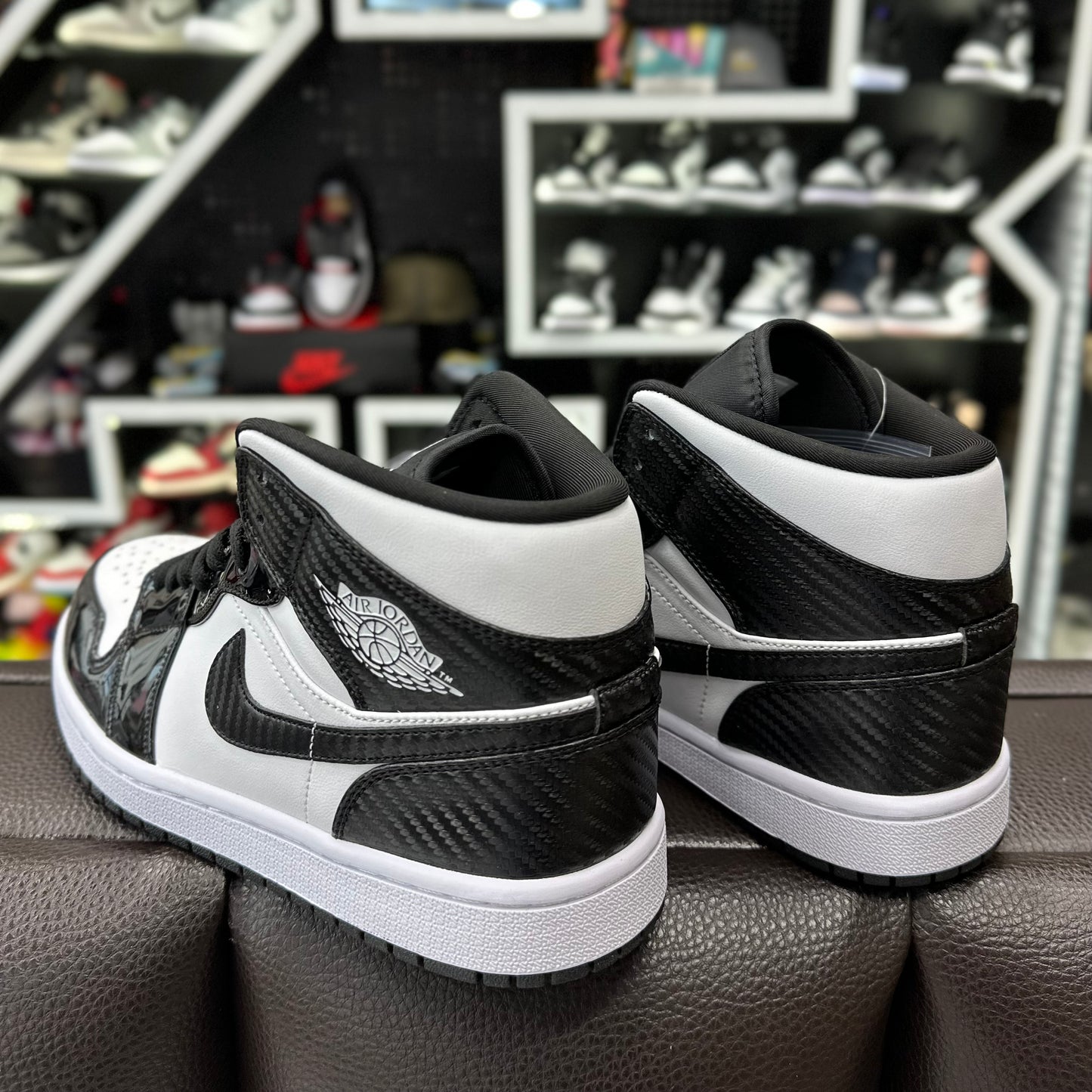 Jordan 1 Mid Carbon