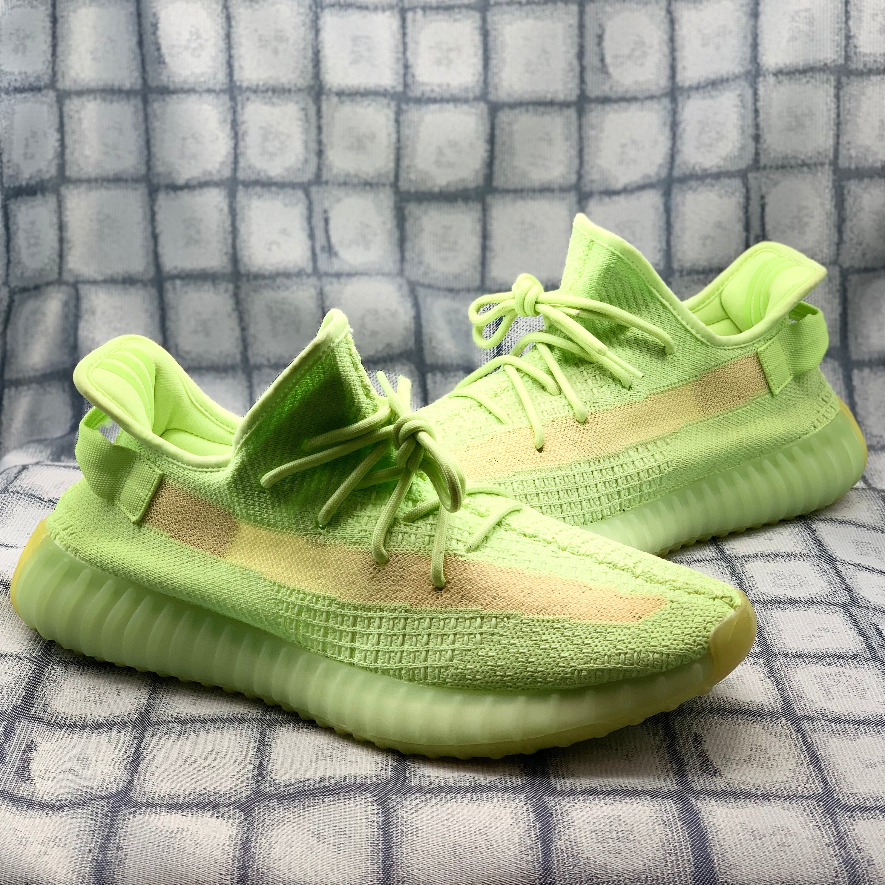 Adidas yeezy glow 05 best sale