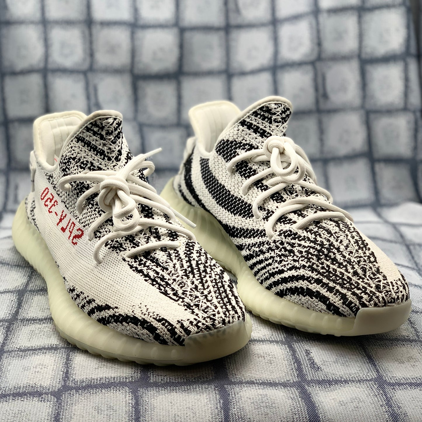 YEEZY BOOST 350 V2 Zebra